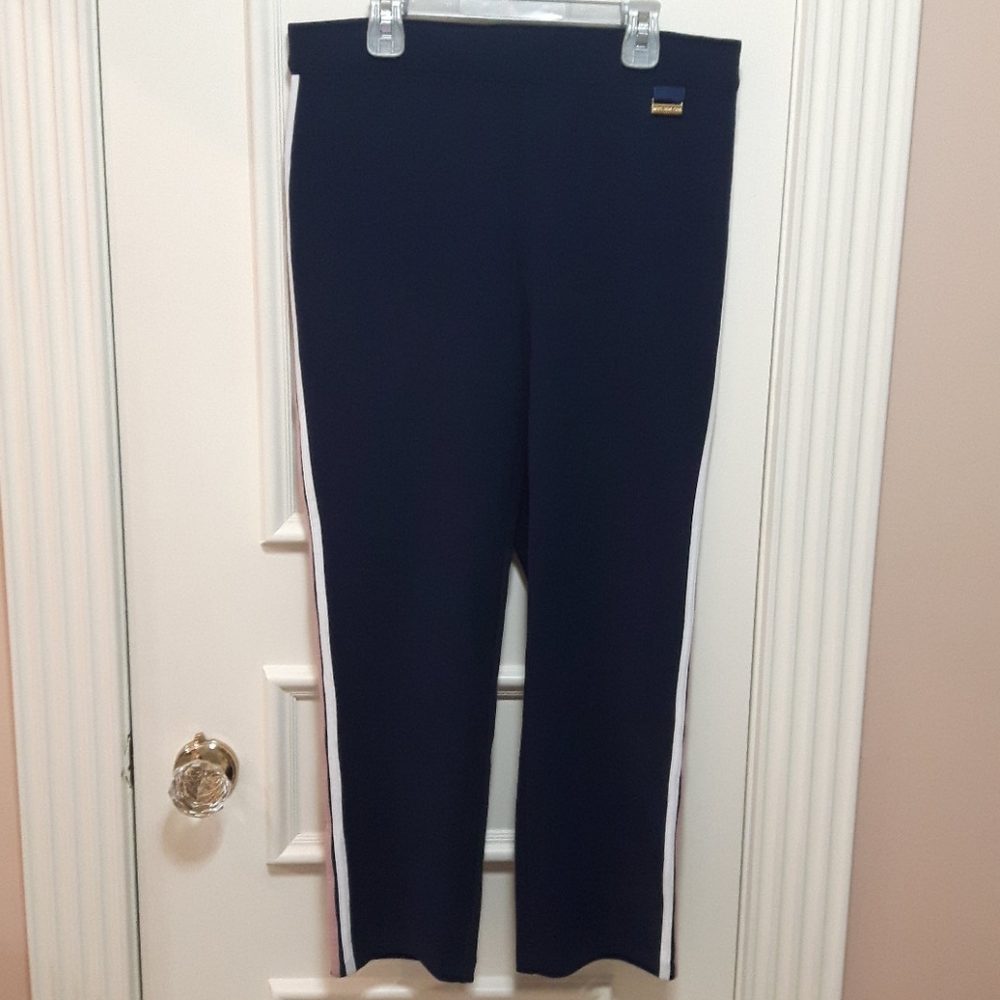 🛍️ navy striped trousers